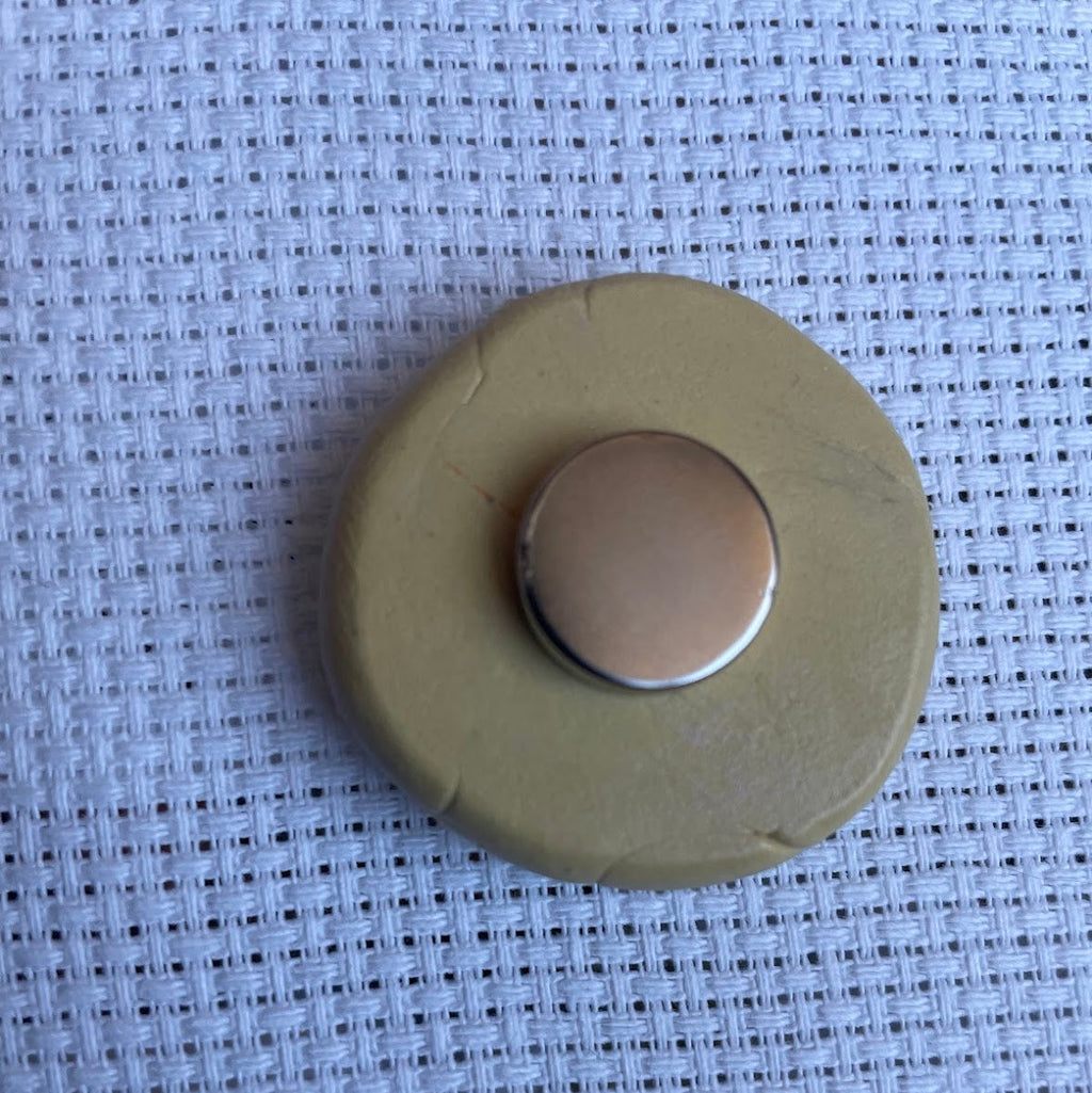 Zaatar Mana'eesh Handmade Magnetic Needle Minder