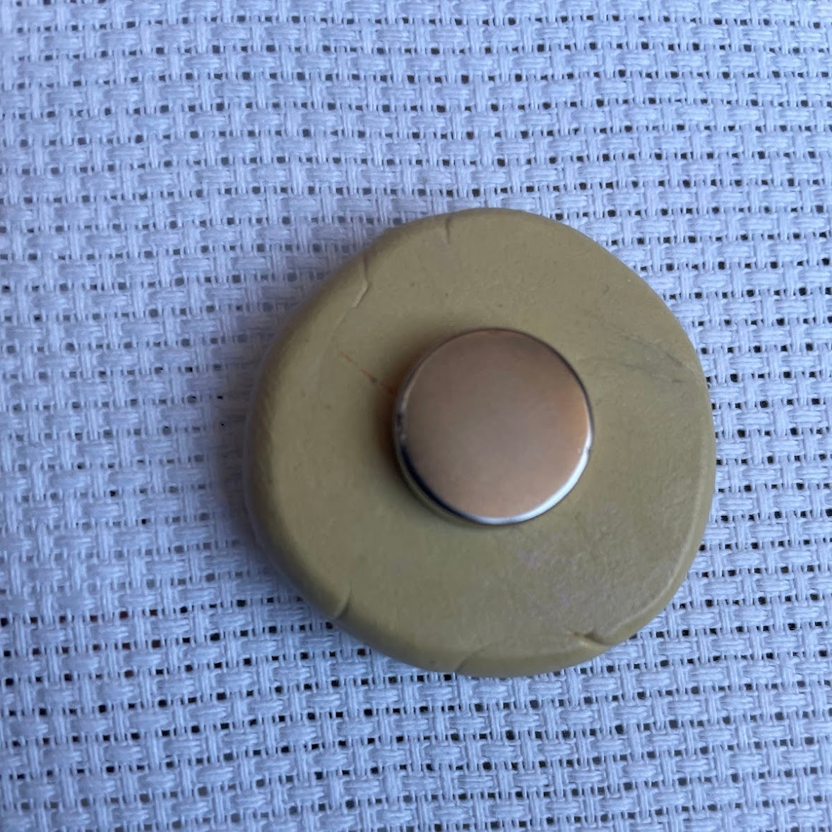 Zaatar Mana'eesh Handmade Magnetic Needle Minder