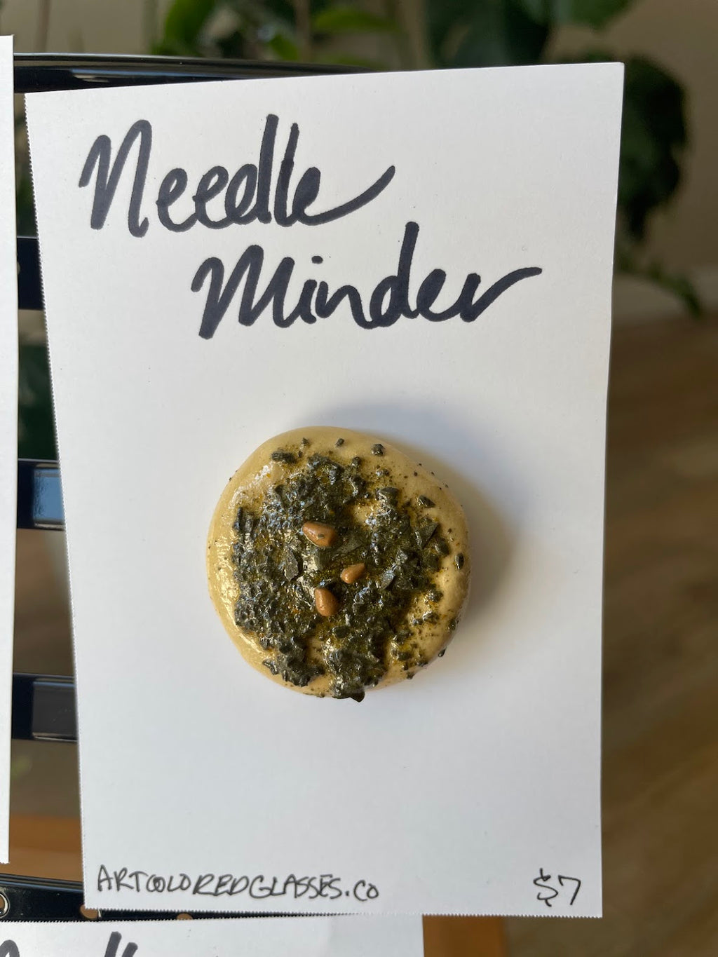 Zaatar Mana'eesh Handmade Magnetic Needle Minder